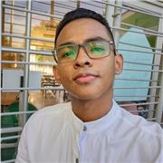 Estudiante universitario imparte clases de química básica y química orgánica